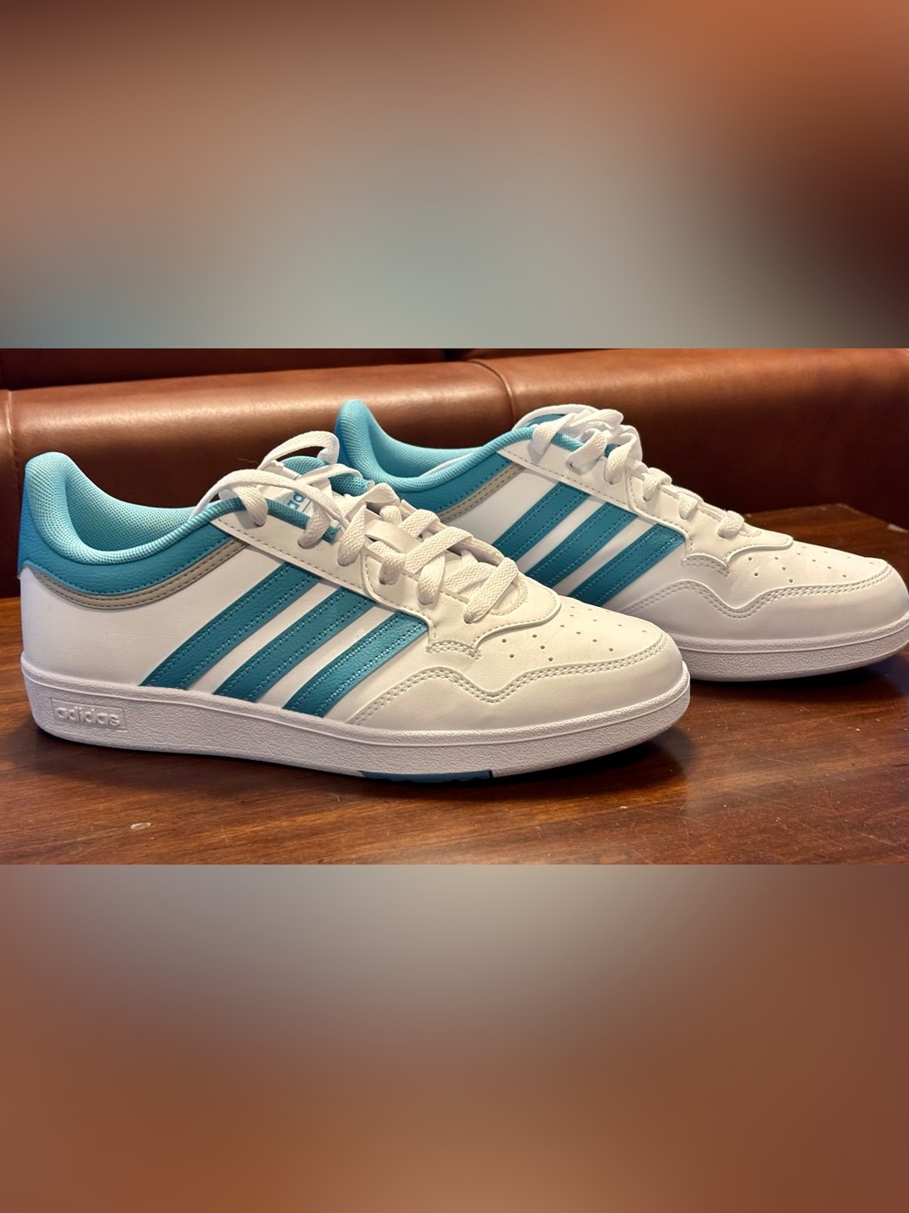 NWOT Women’s Adidas Hoops 4.0 Low Sneakers